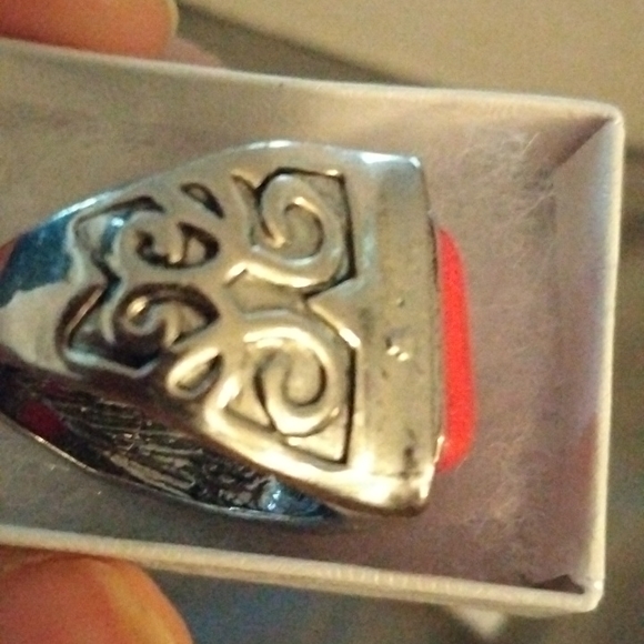 Ring - Picture 3 of 4